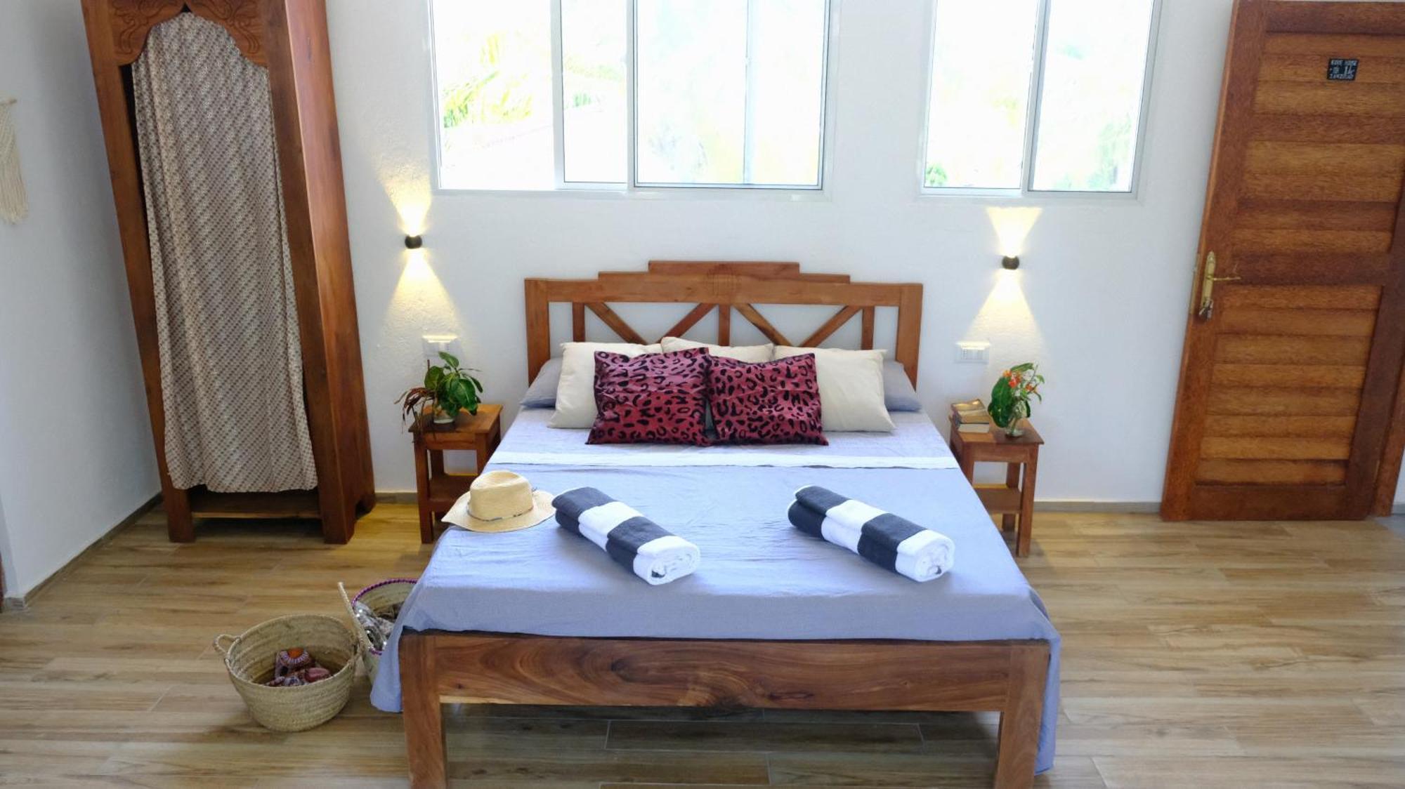 Kobe House Bed & Breakfast 3*