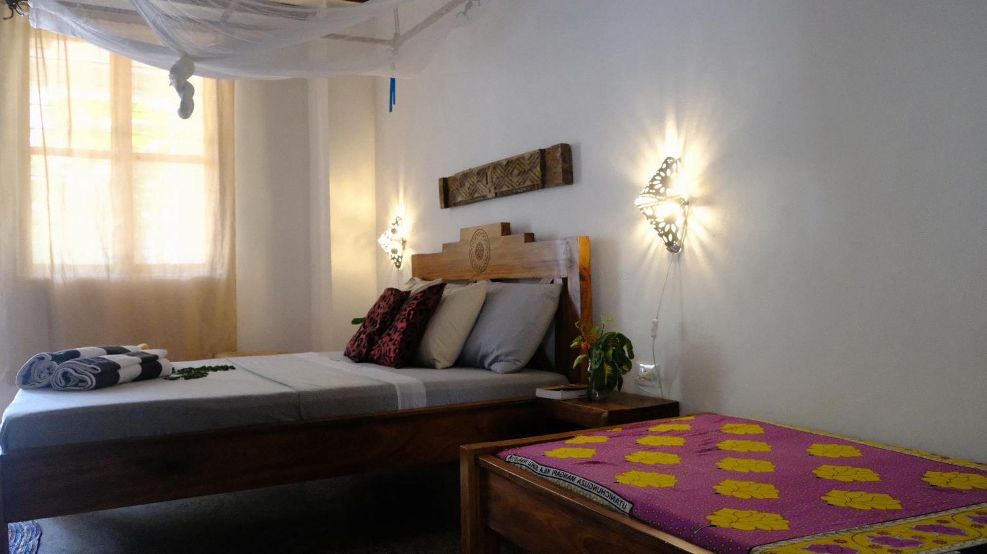 Kobe House Bed & Breakfast 3*