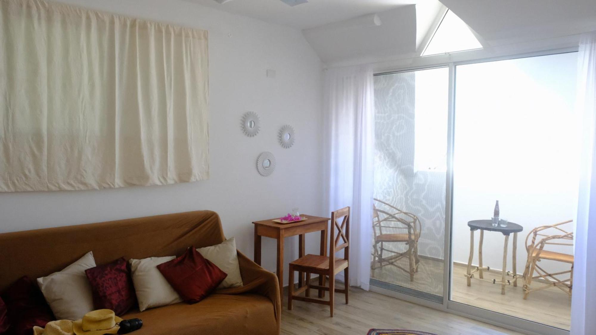 Kobe House Bed & Breakfast 3*